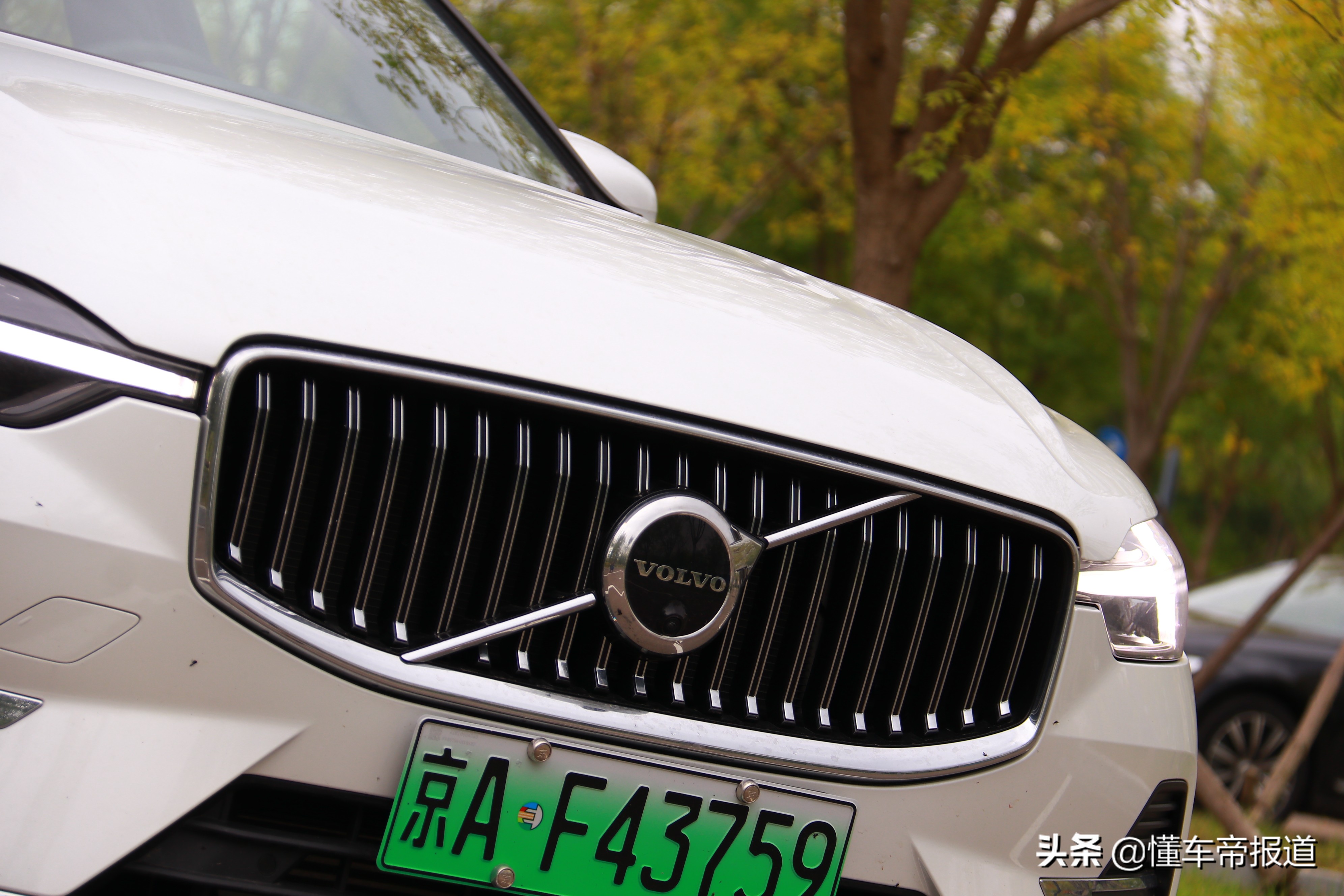 新车｜能加电能喝油，行驶质感大跃进！试驾沃尔沃XC60 RECHARGE