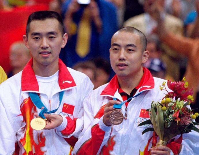 这场比赛不仅成功包揽了全部七项冠军,也让刘国梁,孔令辉二人展露锋芒