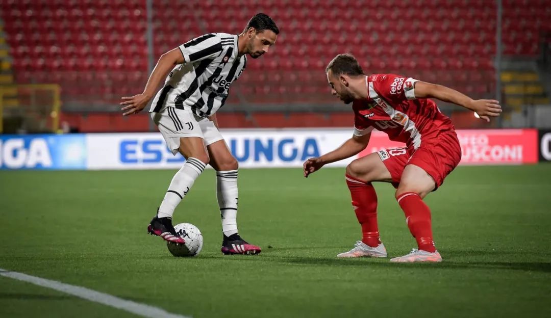 若热将在周四到达都灵城报道（尤文战胜蒙扎捧起贝卢斯科尼杯，桑托斯锋线新星将以300万欧加盟）