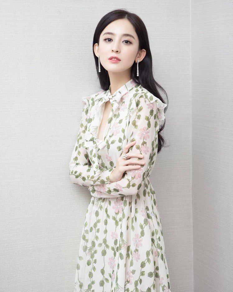 古力娜扎:《择天记》,《仙剑云之凡》,《缝纫机乐队》.