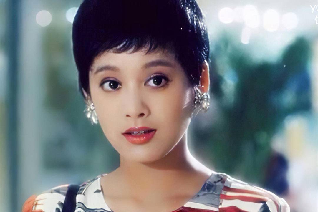 女明星年轻时有多美?张柏芝一眼万年,陈红美得惊人,宁静很意外