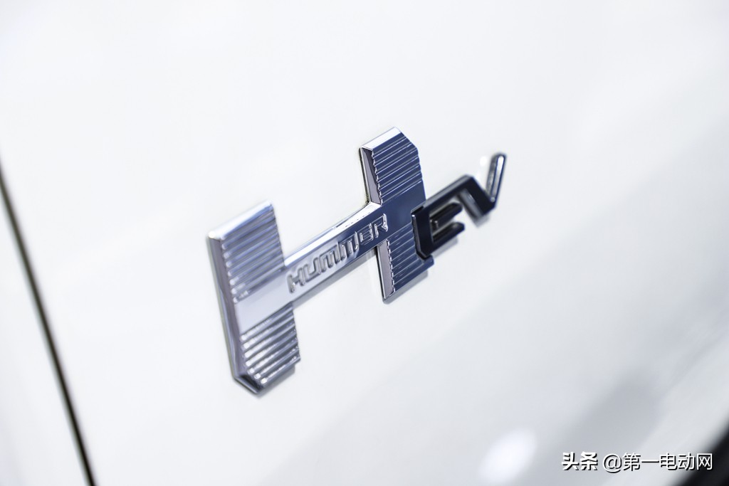 最大扭矩超1.5万牛米/3.5秒破百 GMC HUMMER EV硬汉来了
