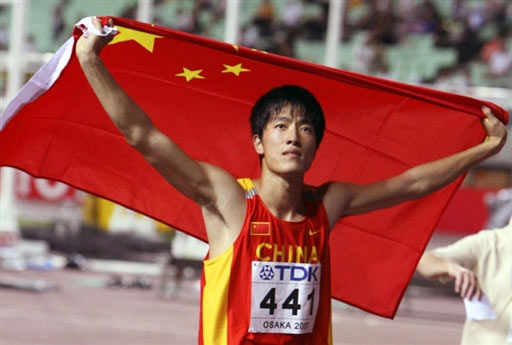 刘翔拿过金牌吗(刘翔一生夺37枚金牌，有人却谴责他2次奥运伤退，对手们赞其伟大)