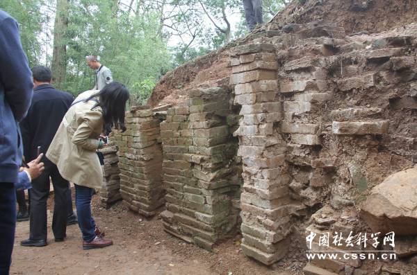 南京石头城遗址首次发现南朝城门