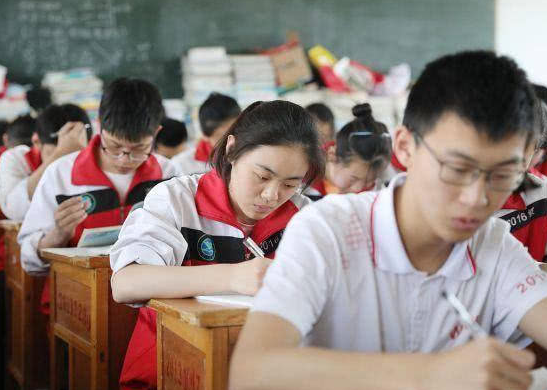 高考580分，复读后700分，这就解释了国家为啥要限制高考复读