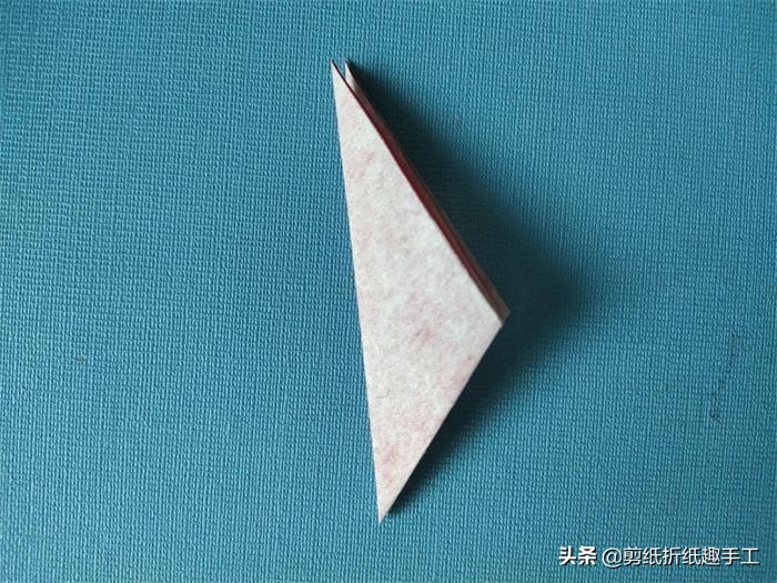 剪纸手工教程:五角星怎么剪?超简单,只剪一下就能成功