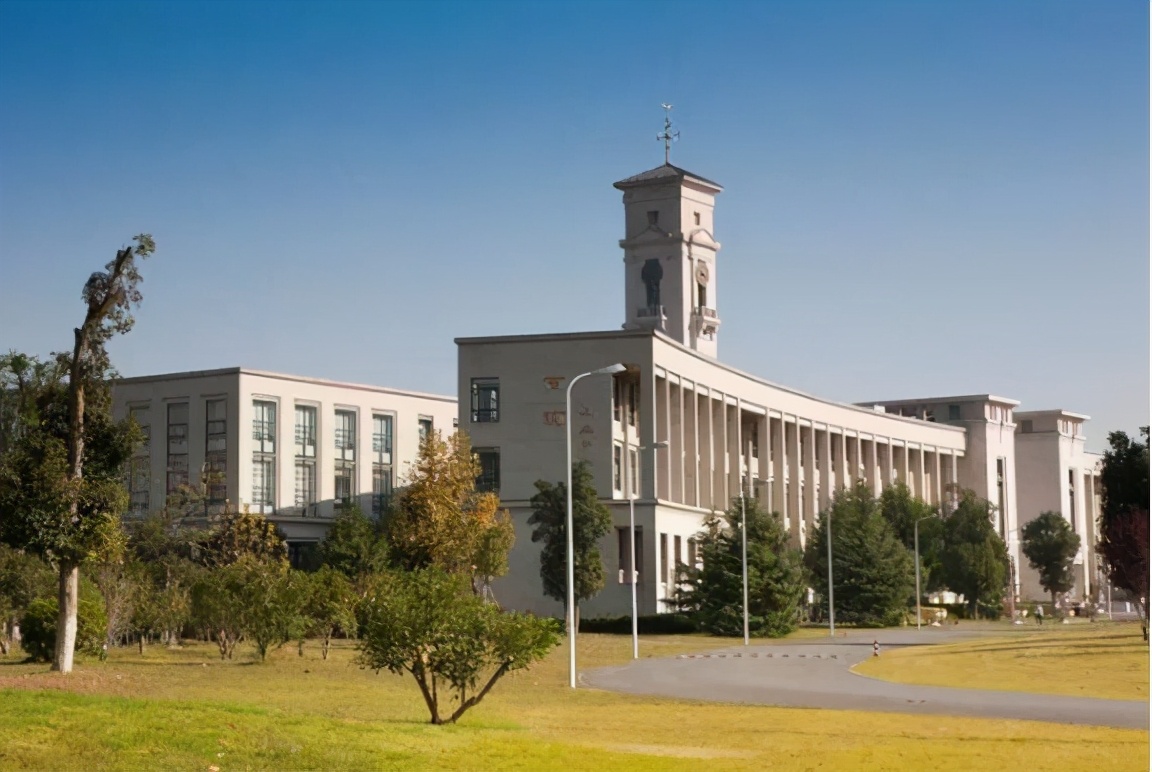 国内很“烧钱”的3所大学，普通家庭难以承受，家长要提前了解