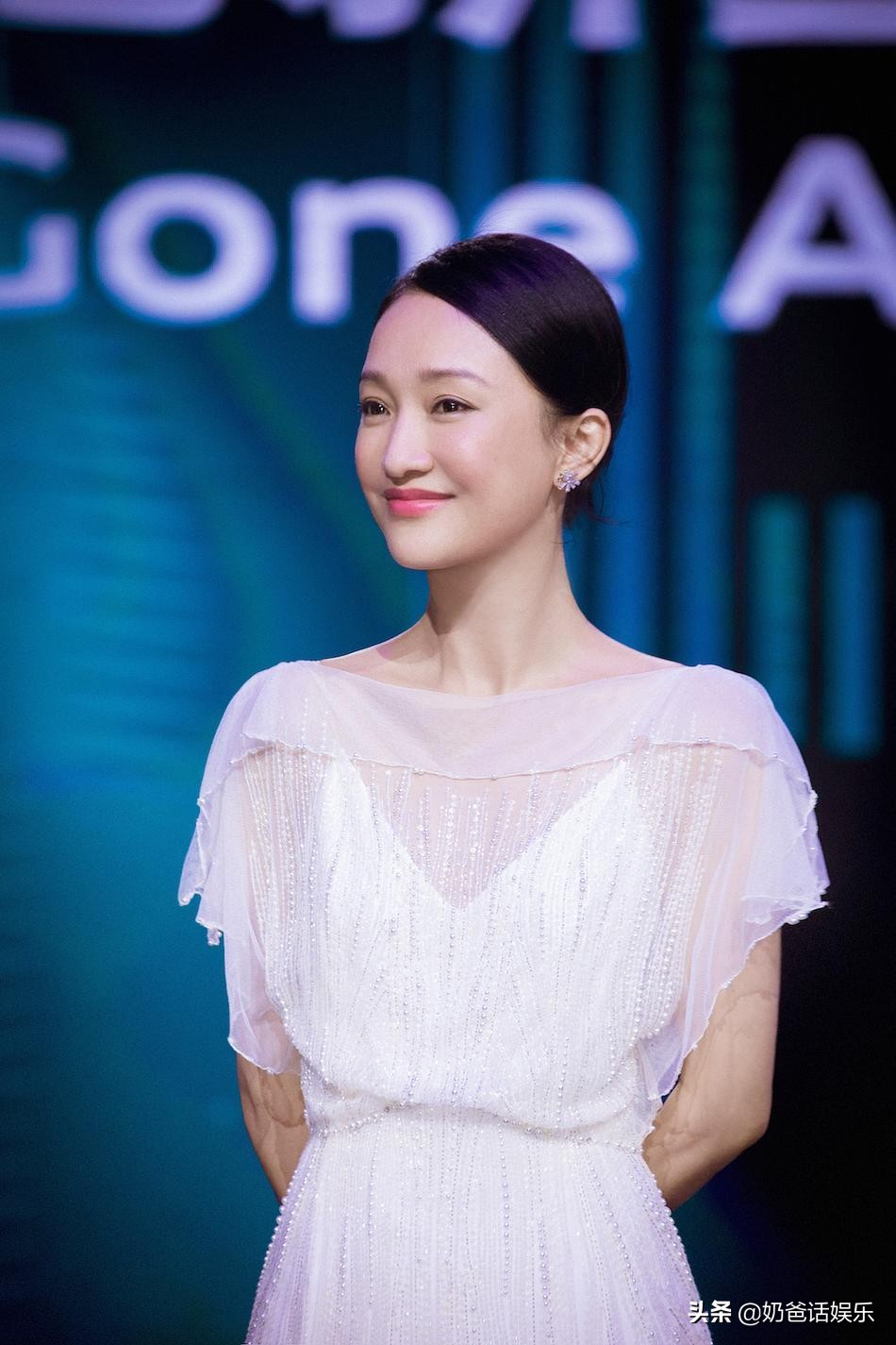 周迅是一个天赋型演员,看她的眼睛你会觉得她就是一个落入凡尘的精灵