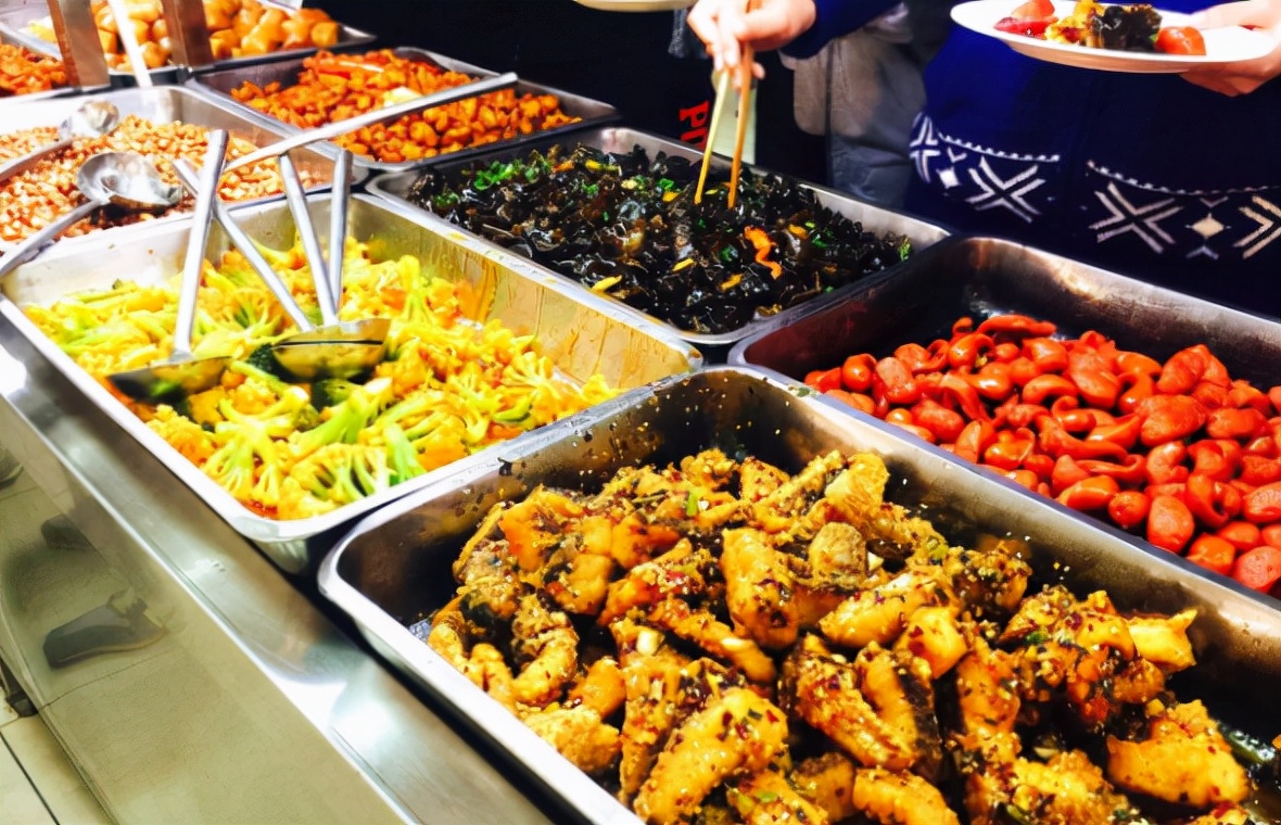 深圳大学奇葩菜品迎新生，造型设计接“地气”，学生看见后绕着走