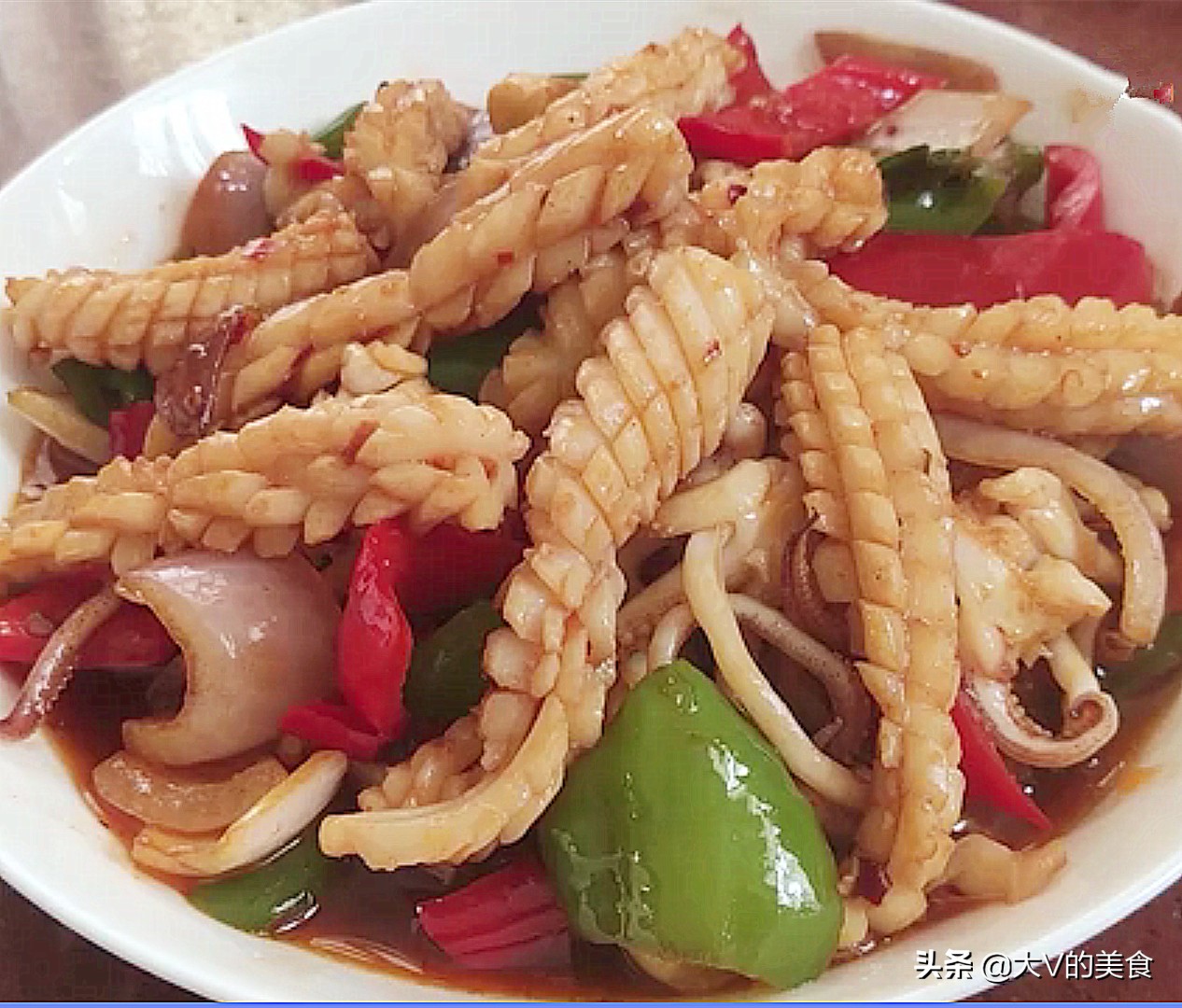 爆炒鱿鱼的家常做法,就1个窍门保证不老不柴,口感鲜香脆嫩爽口