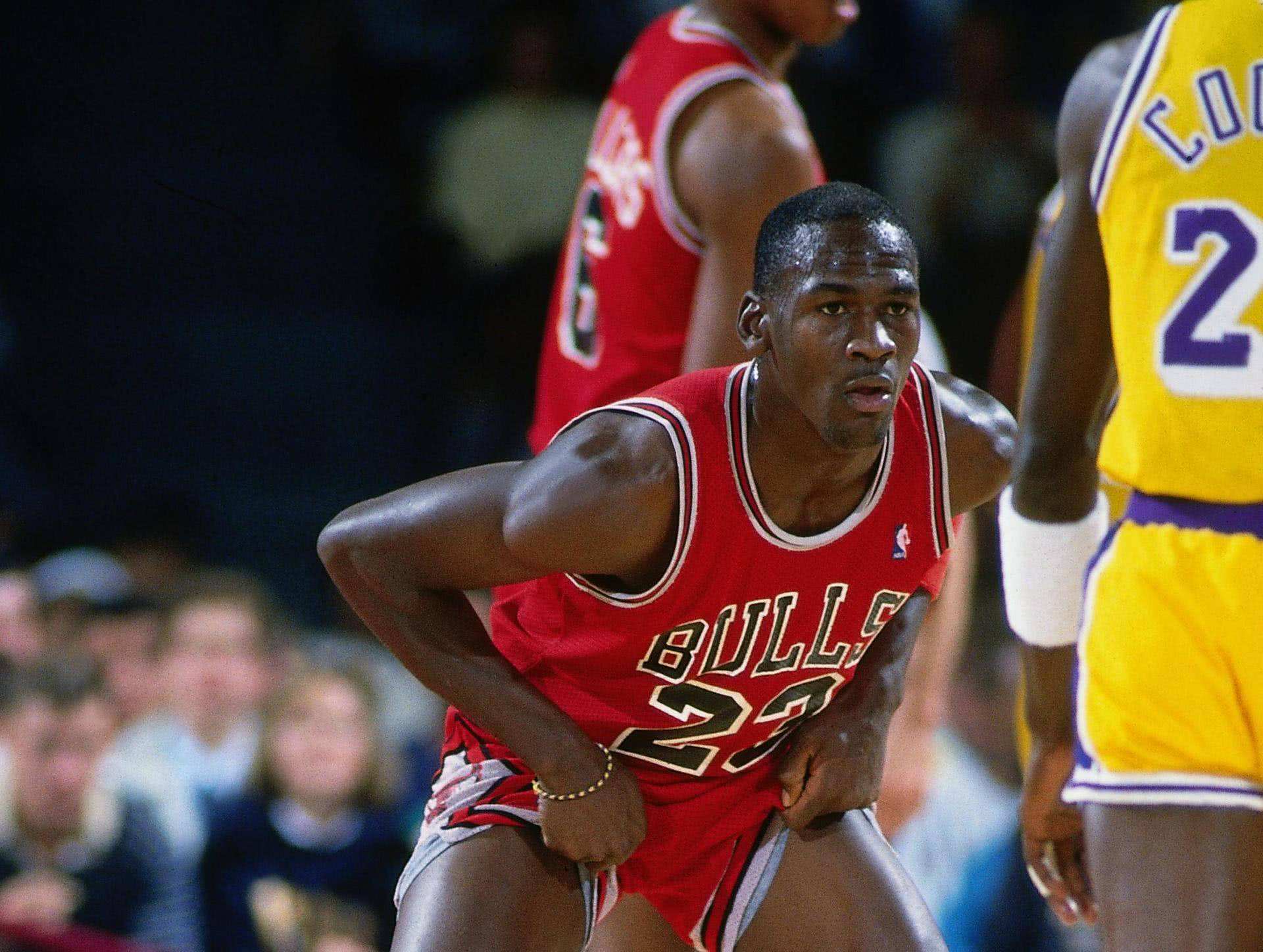 为什么打篮球的腿又细又长(气质确实改变人:从瘦小子到肌肉型男 乔丹