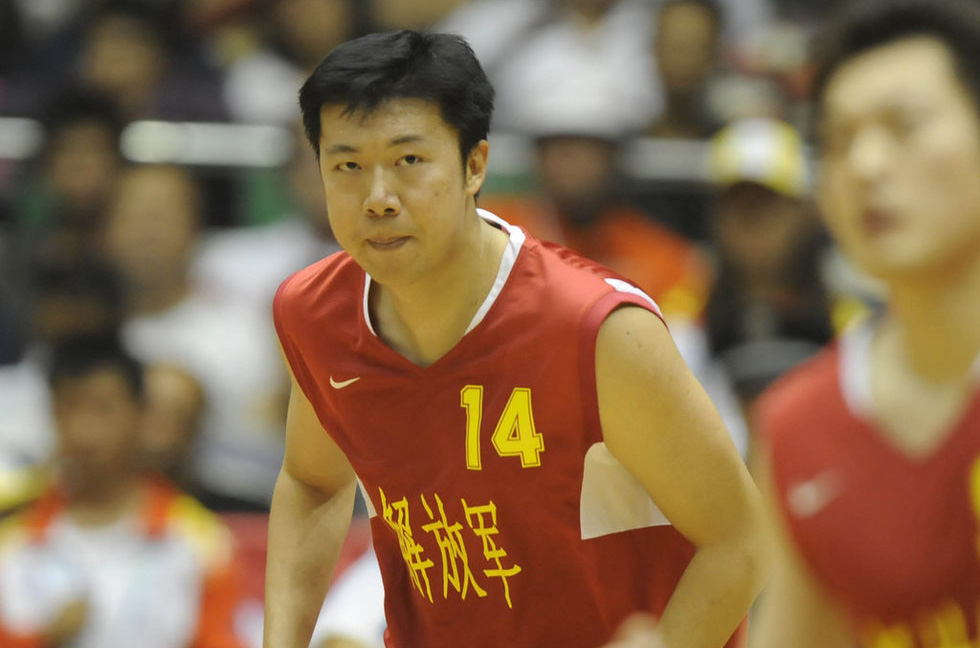 王治郅个人资料(追风少年王治郅:17岁成男篮史最年轻国手,登陆nba亚洲