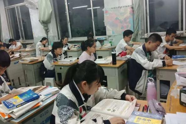 安徽高考500分无缘本科？文理分数相差超100分，让文科生怎么办