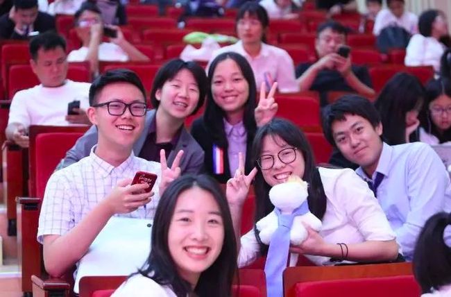 女儿到外省上大学，警察父亲列了10个安全忠告，每个都是重点