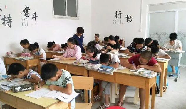 小学生“0分作文”火了，为凑字数使出浑身解数，老师：拜你为师