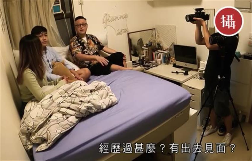 香港年轻人太拼了！蜗居10㎡房，开门上床厕所洗碗，阳台1㎡