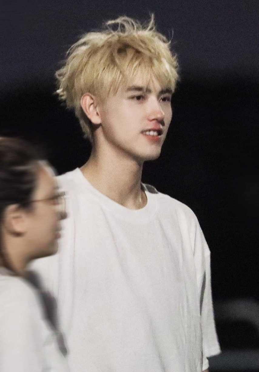 陈凯歌21岁儿子晒照，八块腹肌好惹眼，曾为戏减肥暴瘦15斤