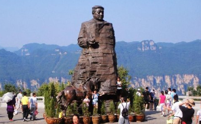 十大元帅墓地今何在？元帅们去世后都葬在了哪里？苍松翠柏掩忠魂