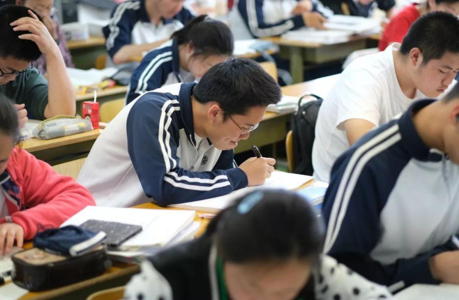 专科生也能拿高薪，这些学校实力超群，毕业后比本科更好就业