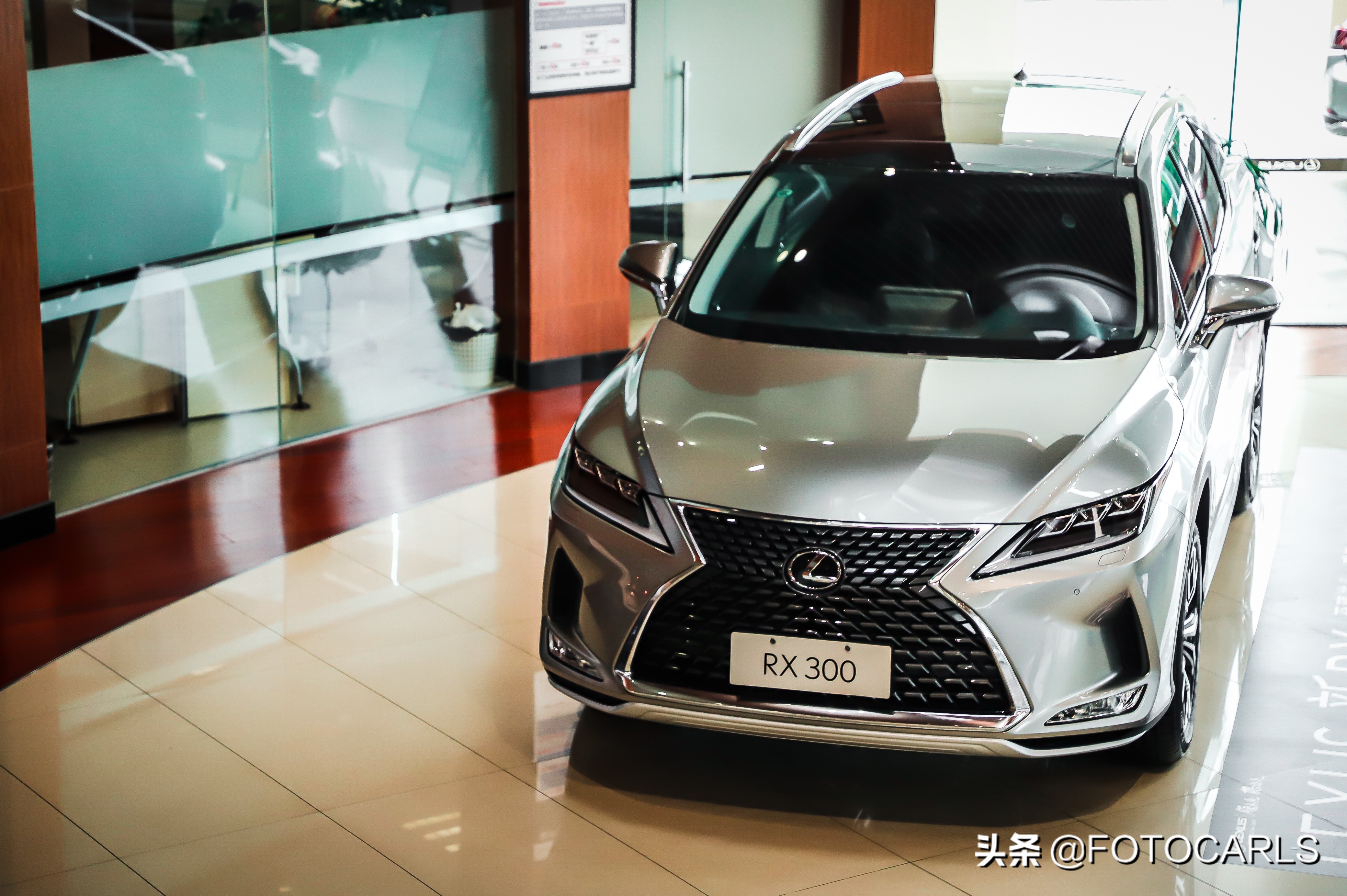全新雷克萨斯rx300实拍解析,外型比x5更生猛,40万起靠实力?