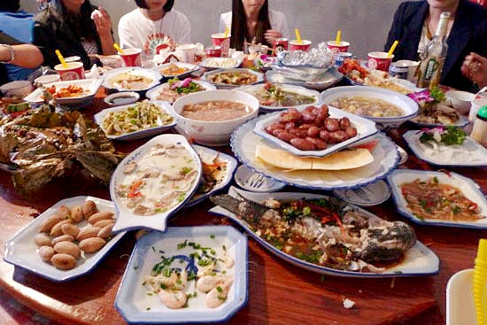 女儿高考估分649，父母听后大摆宴席，成绩公布后亲戚直呼退钱