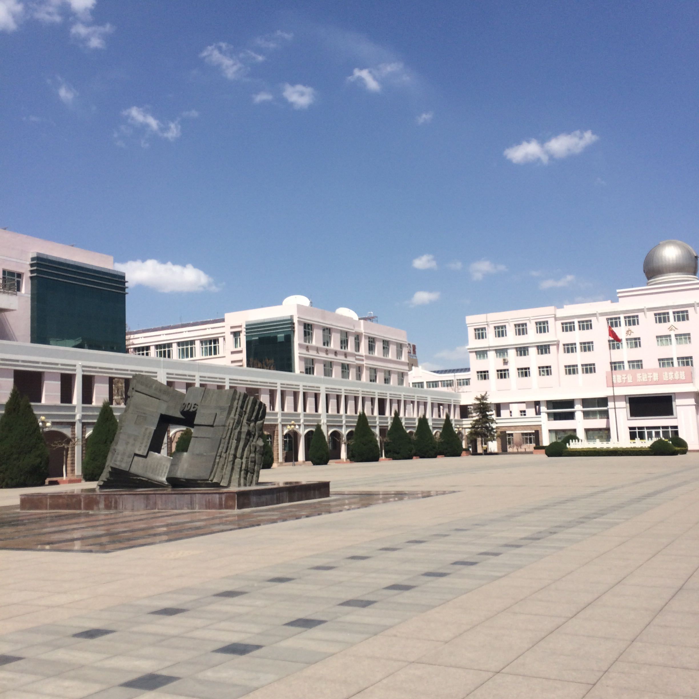 宁夏银川一中,始建于1906年,在宁夏高等院校诞生之前,一直有"宁夏最高