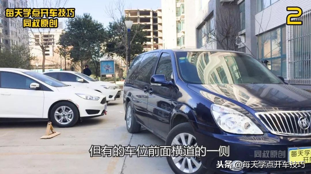 特别狭窄道路，倒车入库技巧，新手学会不吃亏