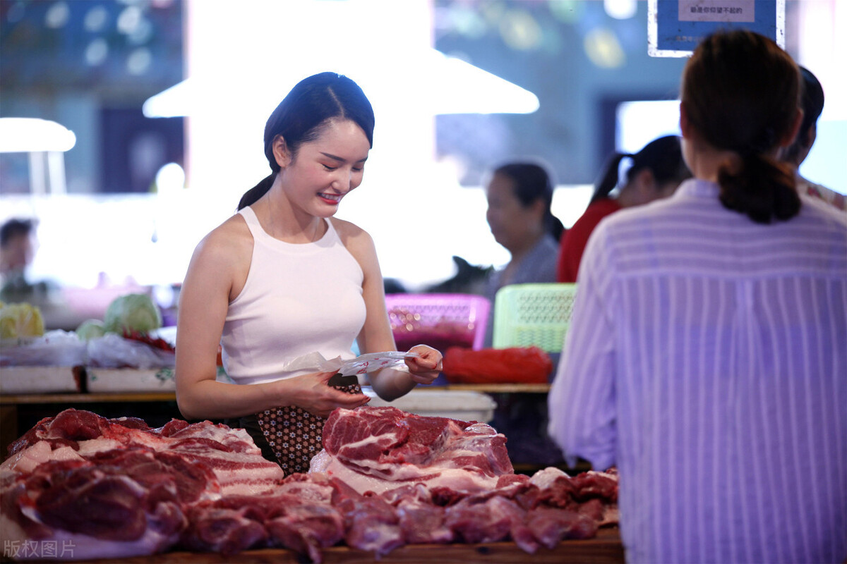高手花20万开猪肉铺，靠着3板斧，2个月回本，生意不输钱大妈