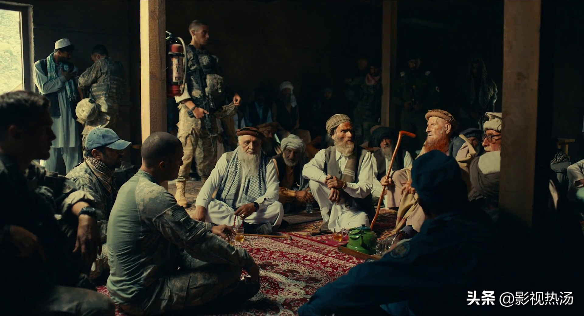 400塔利班围攻53名美军，《前哨》获好评，电影背后的残酷历史