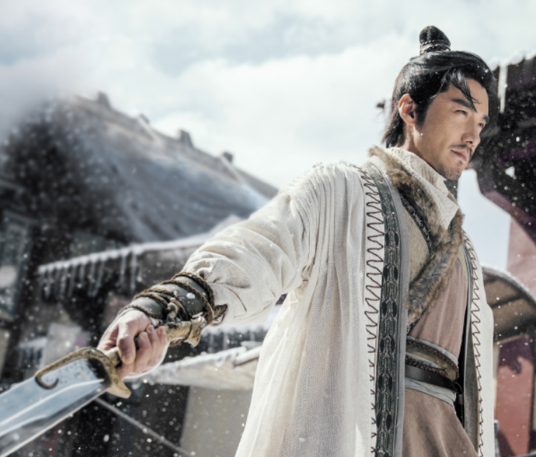 胡兵分享“不老秘诀”，片场化身护肤讲师，看得我都开始心动了