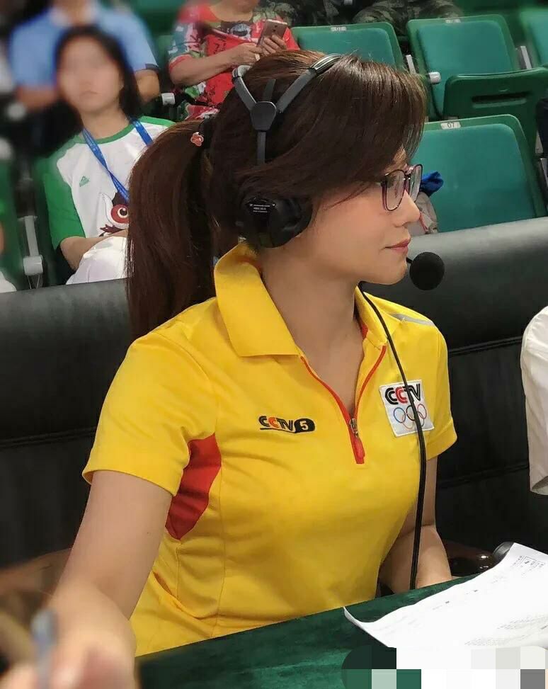 足球解说贺炜去哪里了(央视体育最美解说!