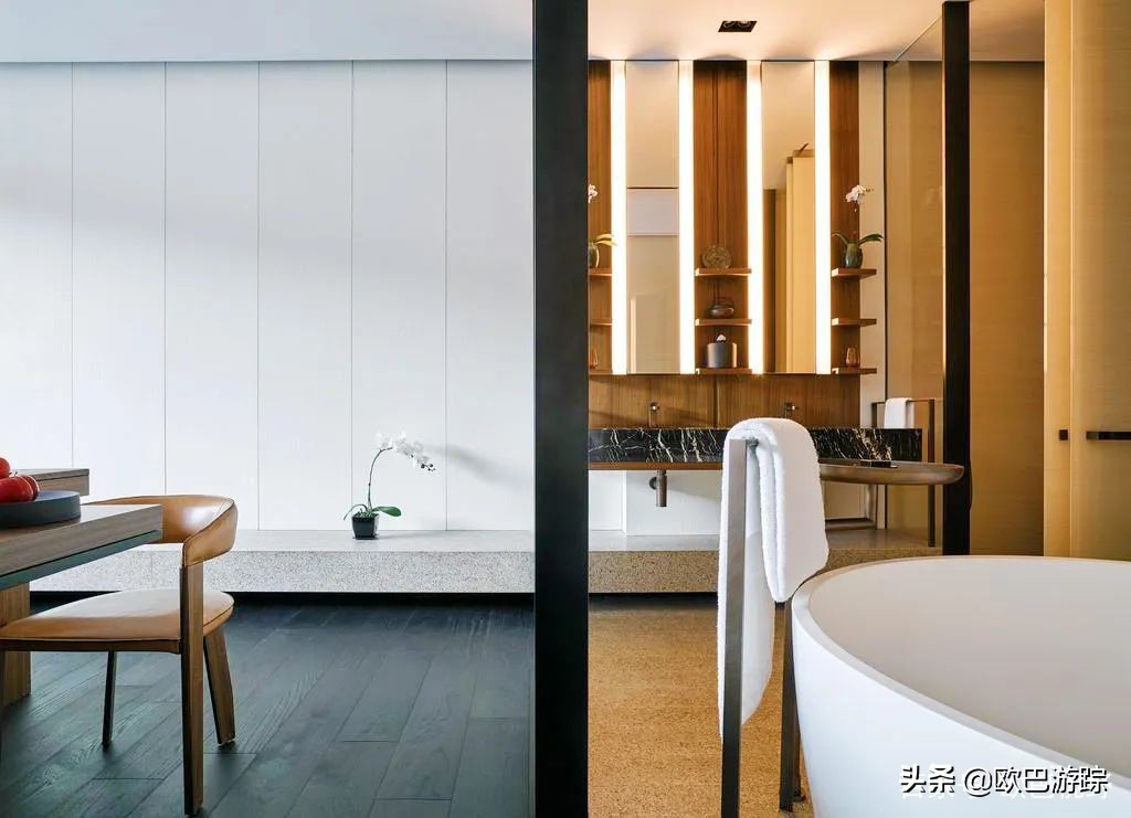 厦门这家奢牌酒店，毗邻繁华，却又遁于静谧迷人的港湾