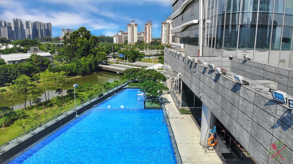 南沙体育馆游泳(广州避暑胜地：去南沙出海，到无边际泳池打卡)