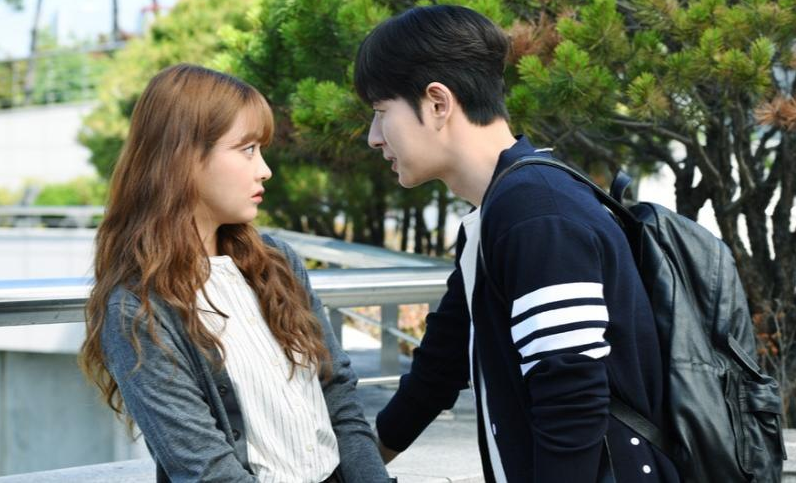 女大学生“怀孕”现象接连不断，辅导员道出原因，别不以为意