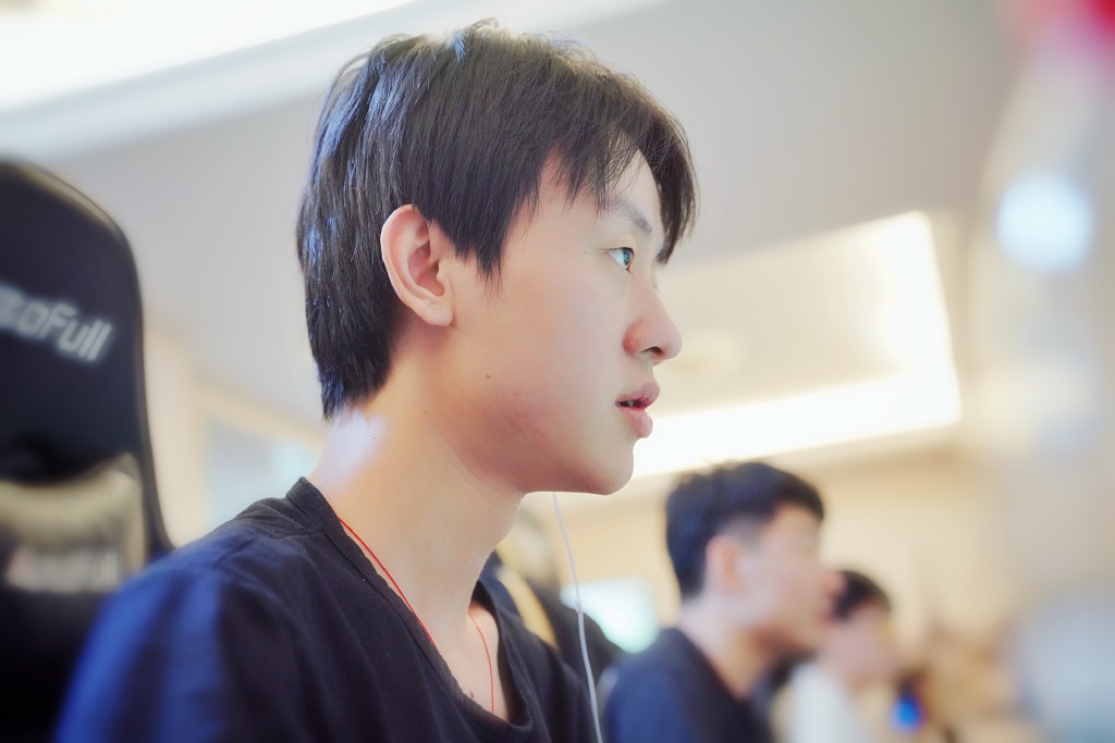 rng小明教你用两个英雄反制他