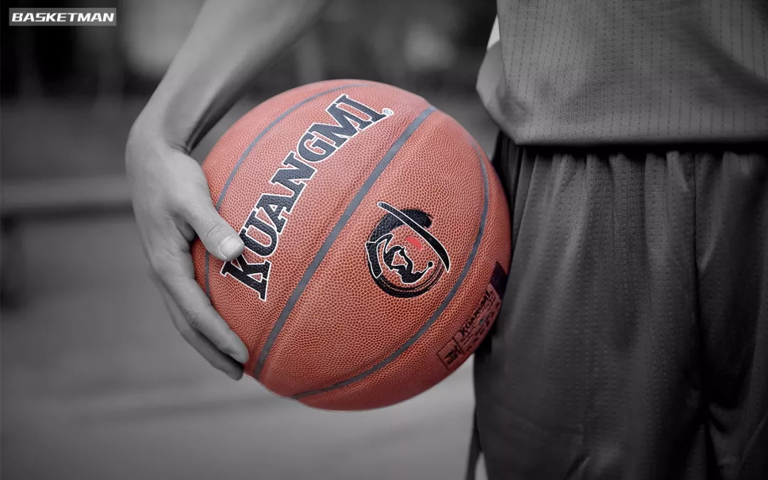 篮球比赛用的是什么材质的篮球（篮球怎么选？这3种不同规则的球，让你的球技胜人一筹）