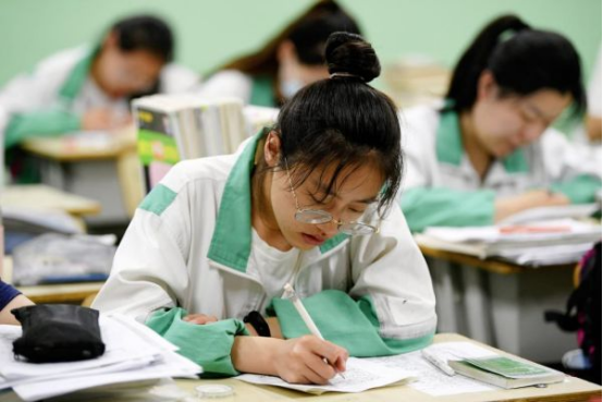 2021新高考选科数据曝光，这一组合很“吃香”，选错了可能会吃亏