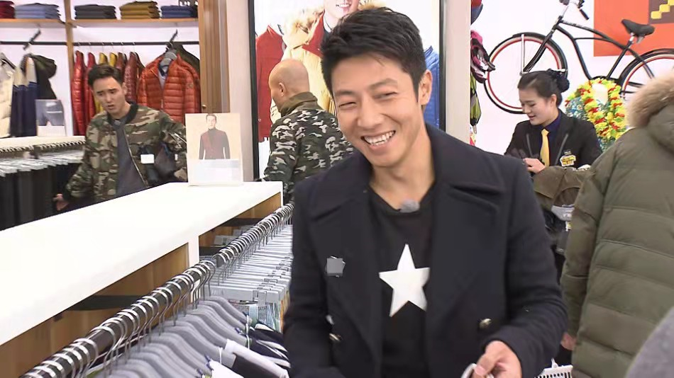 18岁保送北大，娶外国妻子生下龙凤胎，撒贝宁才是人生大赢家