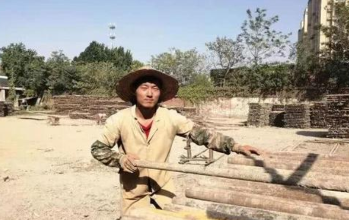 713分高考状元林万东，清华录取通知书送达时，他还在工地搬砖