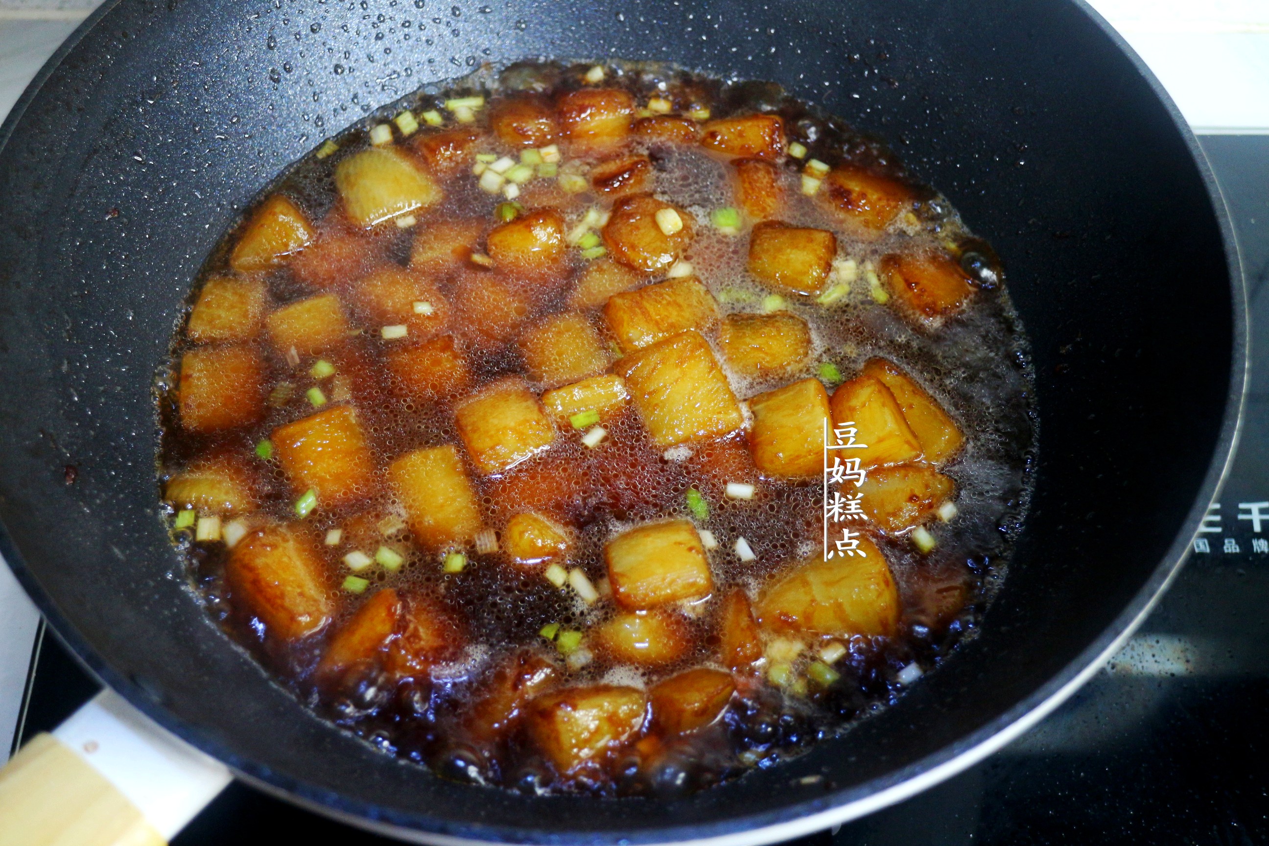 红烧萝卜怎么做好吃又简单(素菜馆里的招牌菜红烧萝卜)