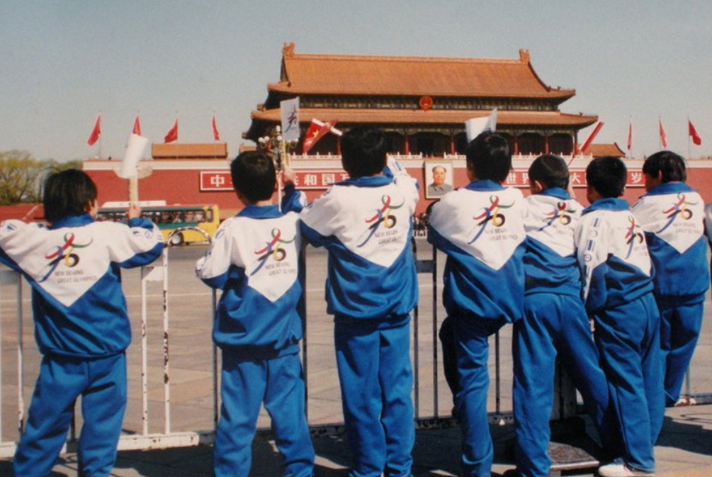 民国时期,漂亮的民国风下图是民国时期,北京培华学院的女生校服,其中