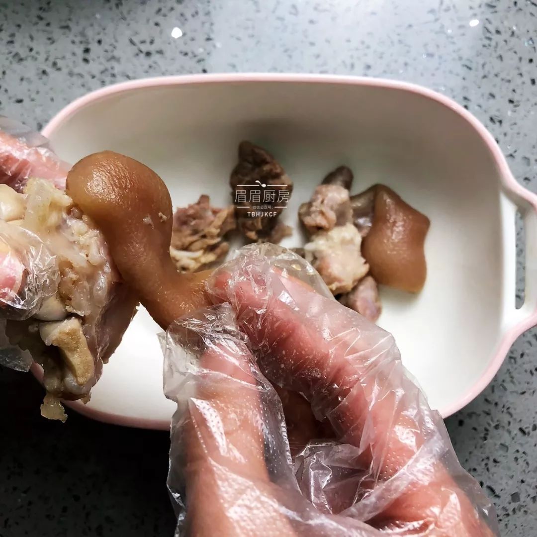 猪蹄好吃毛难去？肉铺老板告诉我4个去毛小妙招，轻松处理又干净