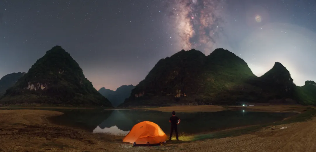 星空照片(“追星”8年，广西摄影师拍下璀璨星河，让无数人领略星空震撼之美)