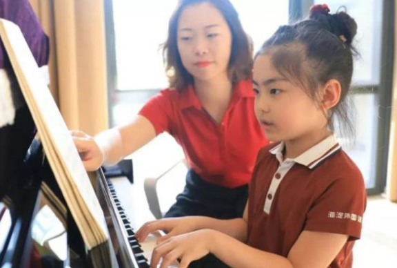 幼儿园老师公开“高薪”工资单，一年工资近30万，还是一份铁饭碗