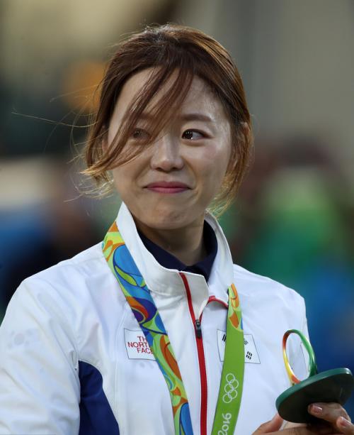 韩国射箭队最美运动员叫什么名字(她是韩国最美射箭运