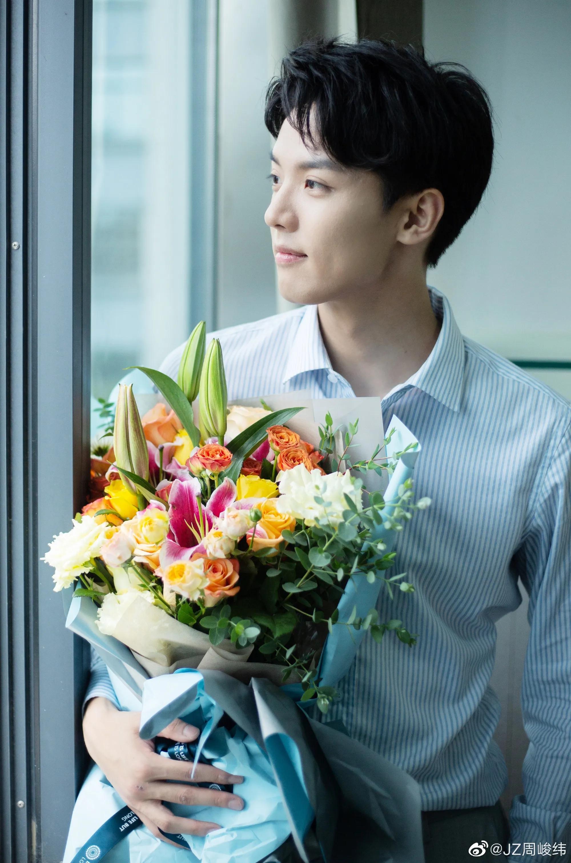 周峻纬老婆唐宁近照（周峻纬和他老婆唐宁，英年早婚的他惊到了不少人）