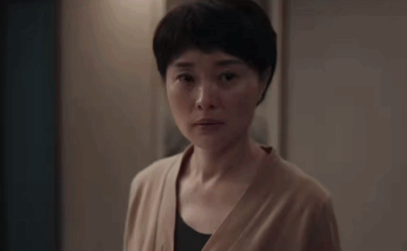 “被高估”的5位女演员，赚钱赚到手软，有人却拿不出像样的作品