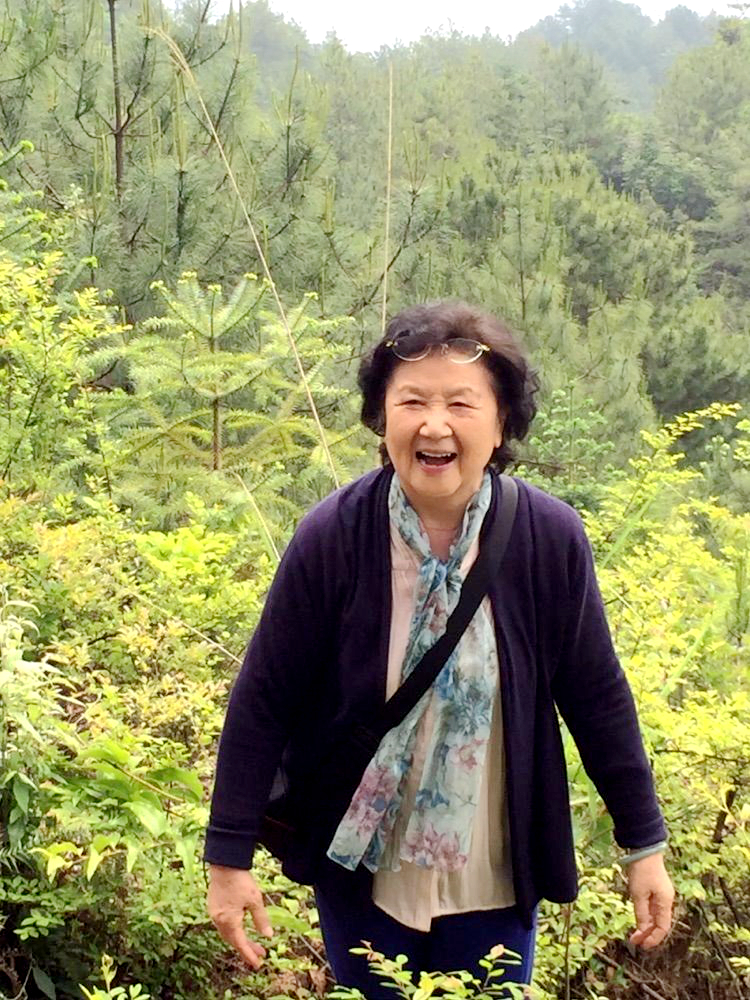 惊天东方号电视剧剧情(她在《快乐的单身汉》演龚雪母亲,哥严翔,侄女