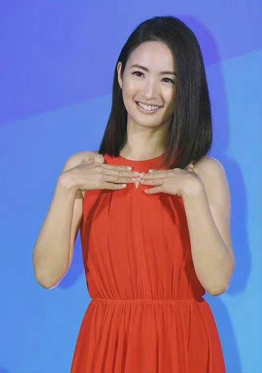 16岁赚钱养家22岁立遗书，为怀孕生吃田鸡，林依晨的苦远不止于此