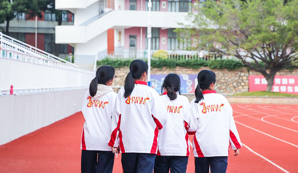 泉州这所中学，办过世界级比赛，还有独立露天游泳池？！厉害了！